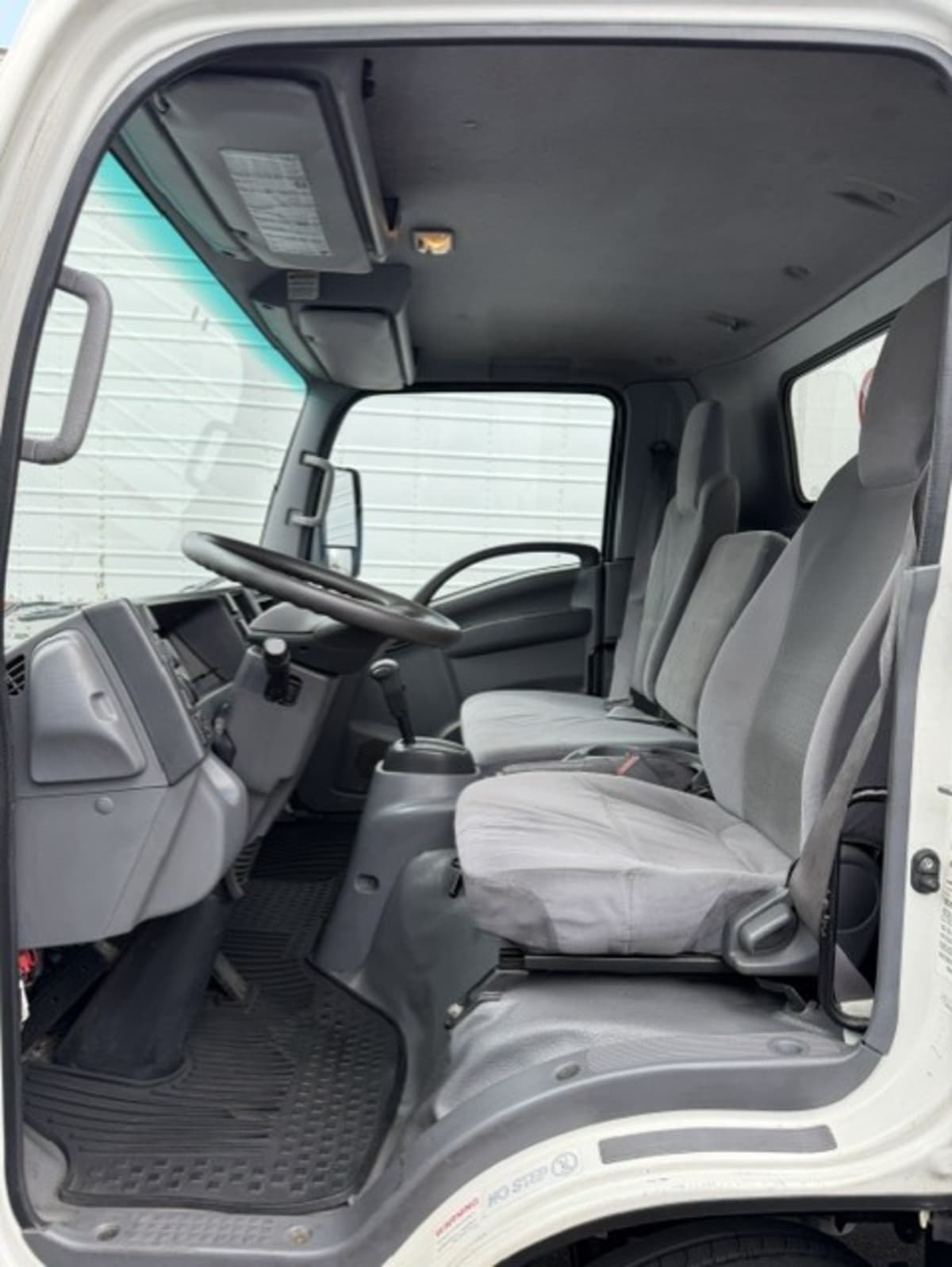 2018 Isuzu NRR in Farmingdale, NY — photo 7