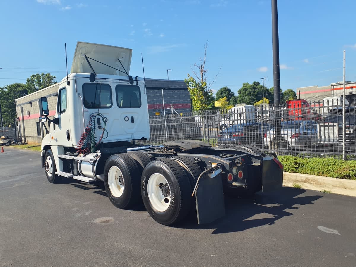 2018 Freightliner Cascadia in Atlanta, GA — photo 6