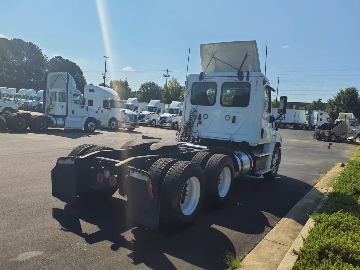 2018 Freightliner Cascadia in Atlanta, GA — photo 4