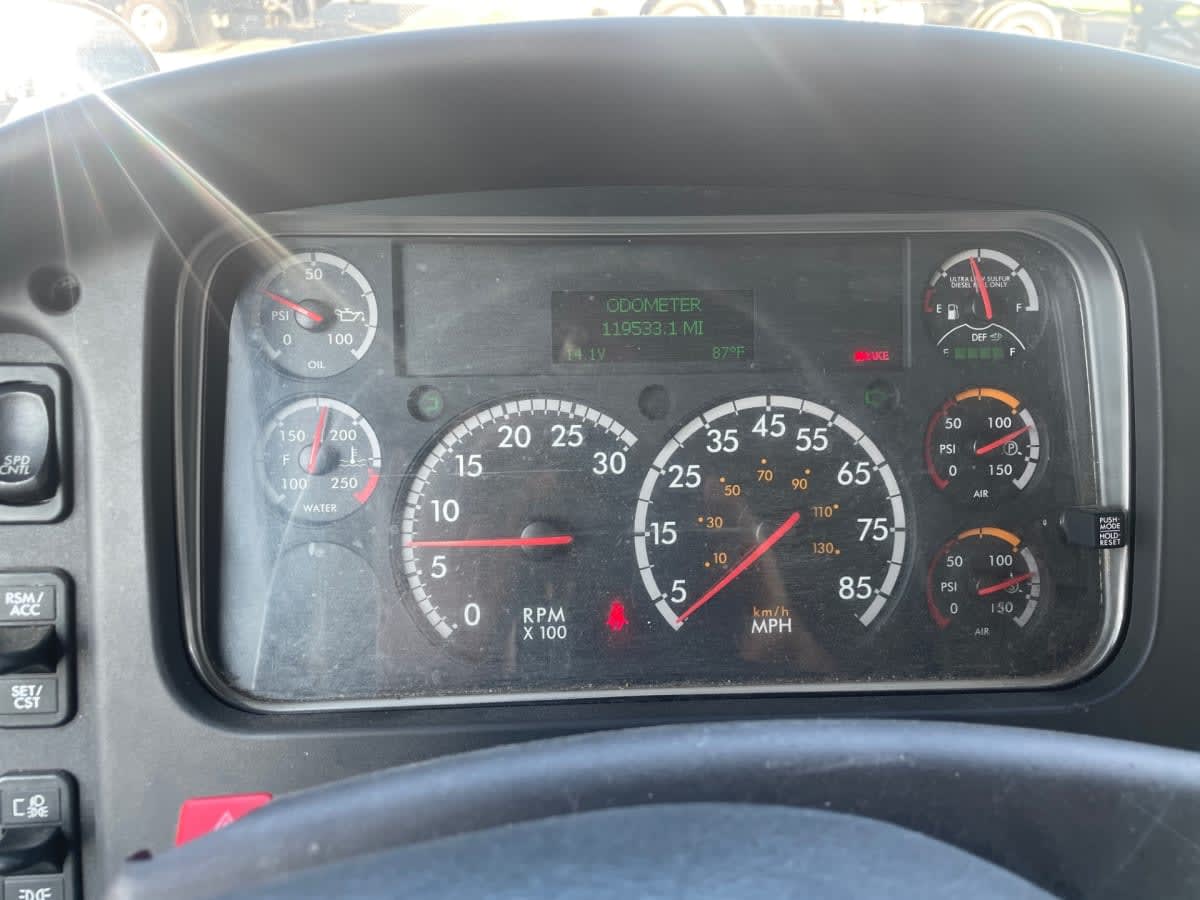 2018 Freightliner M2 106 775303