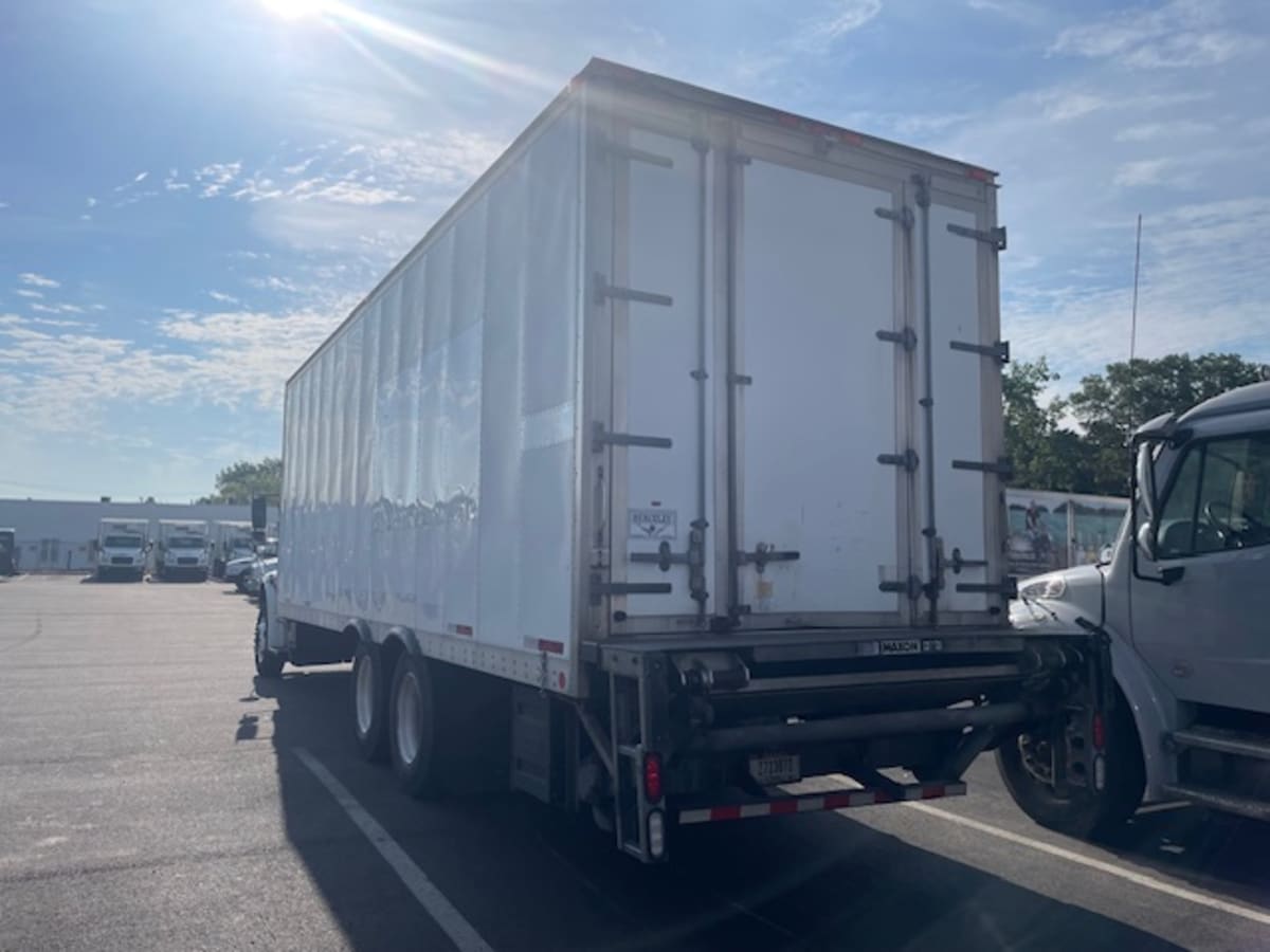 2018 Freightliner M2 106 775305