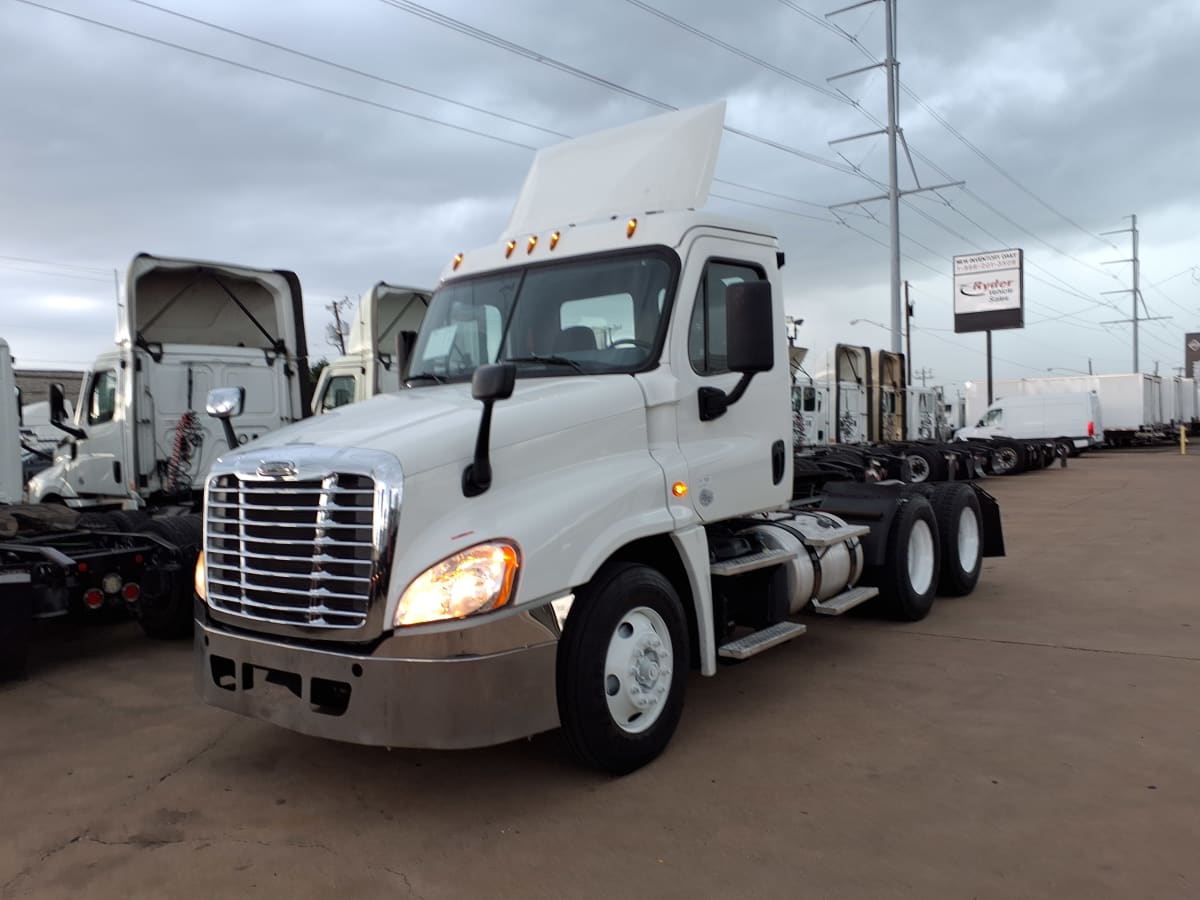 2016 Freightliner Cascadia in Dallas, TX