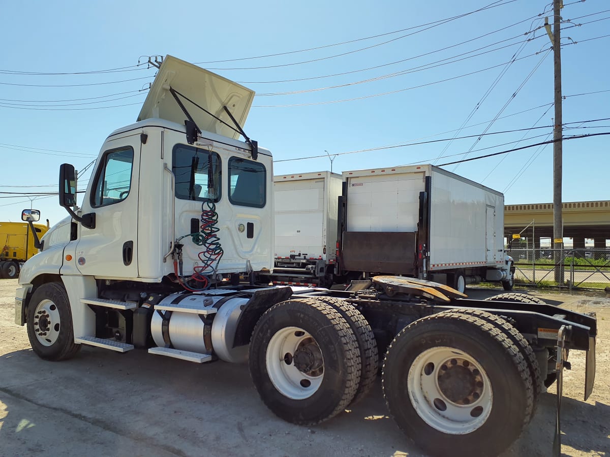 2016 Freightliner/Mercedes CASCADIA 125 775396