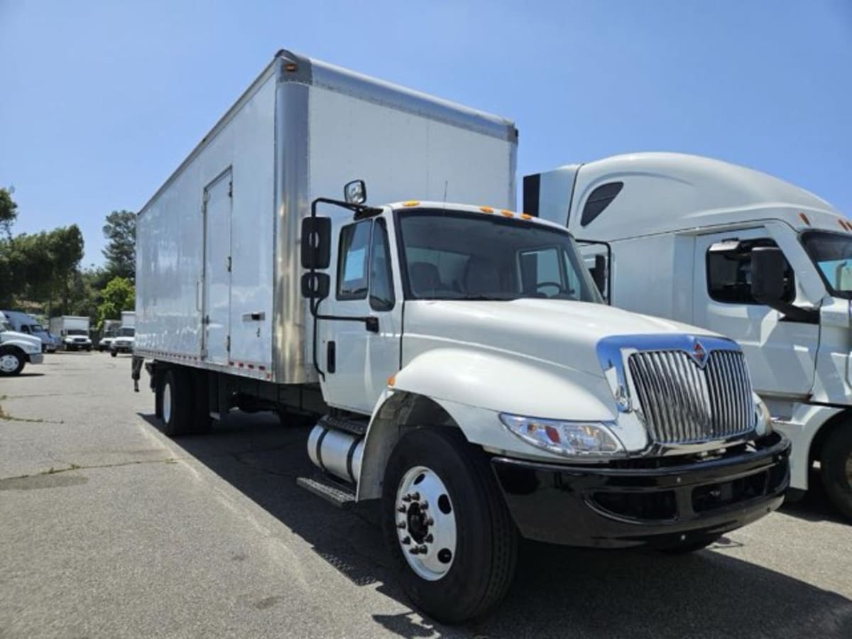 2018 Navistar International 4300 776070