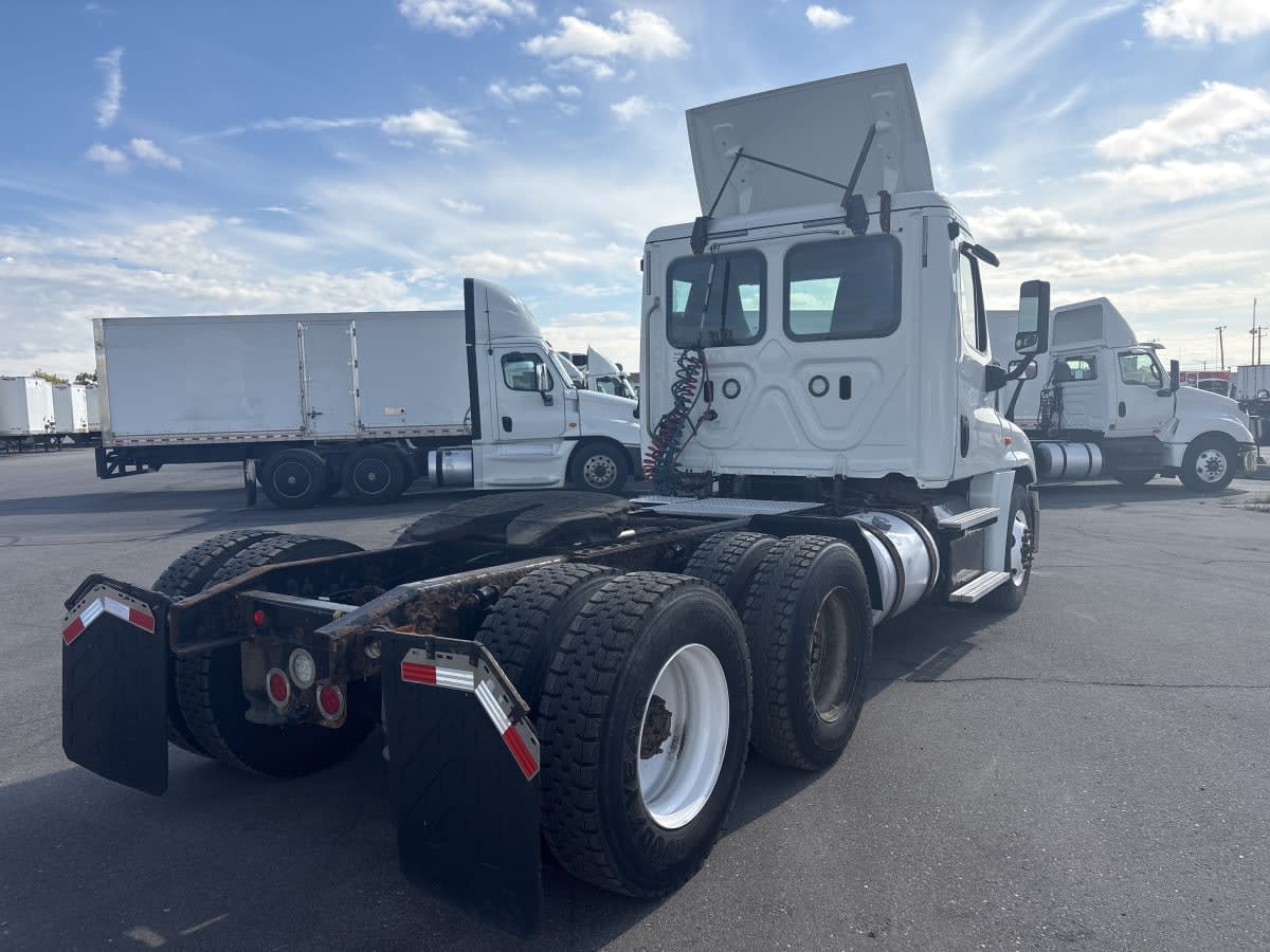 2018 Freightliner Cascadia in Taylor, MI — photo 4