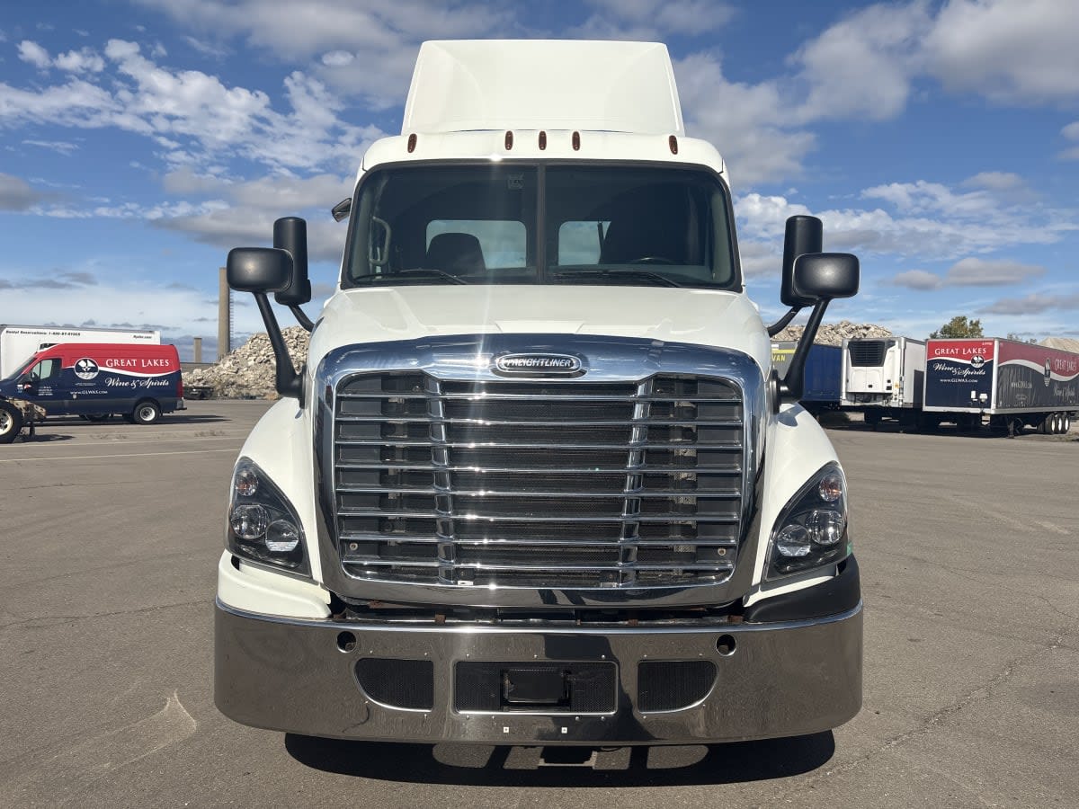 2018 Freightliner Cascadia in Taylor, MI — photo 2