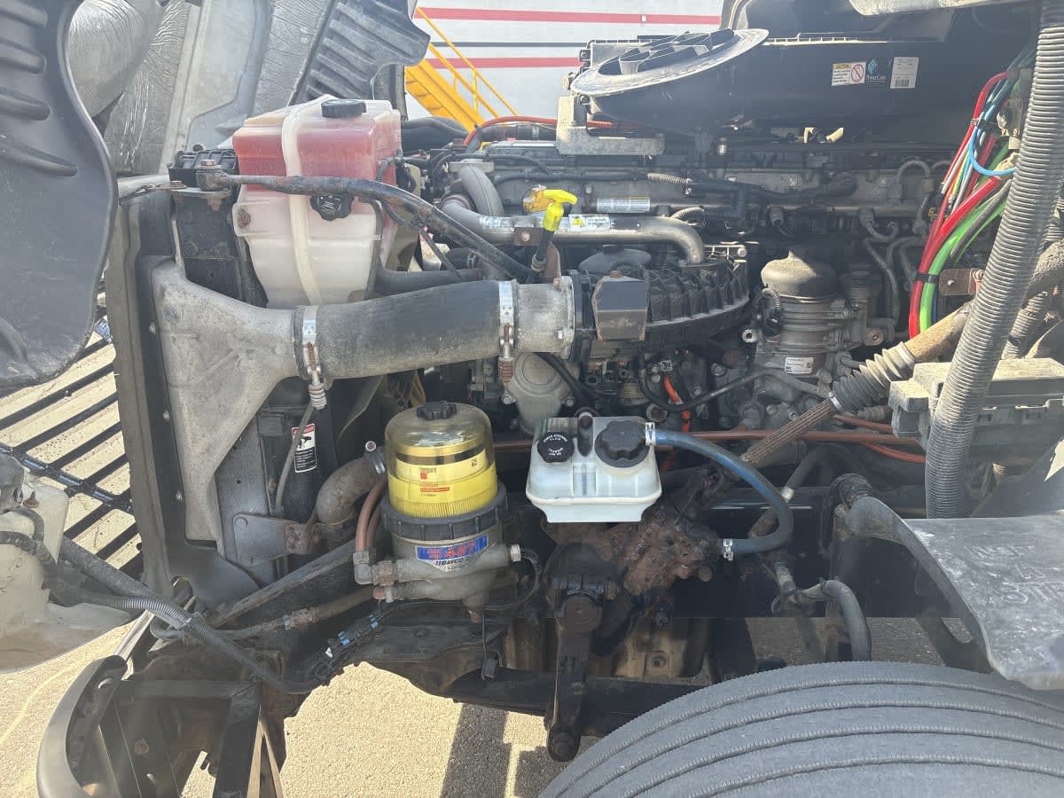 2018 Freightliner Cascadia in Taylor, MI — photo 8
