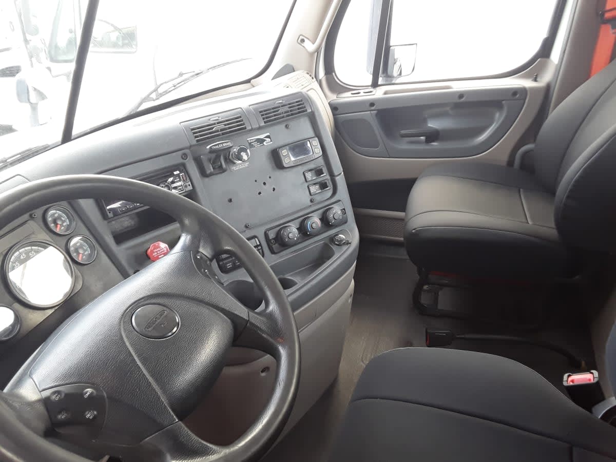 2018 Freightliner - image 7