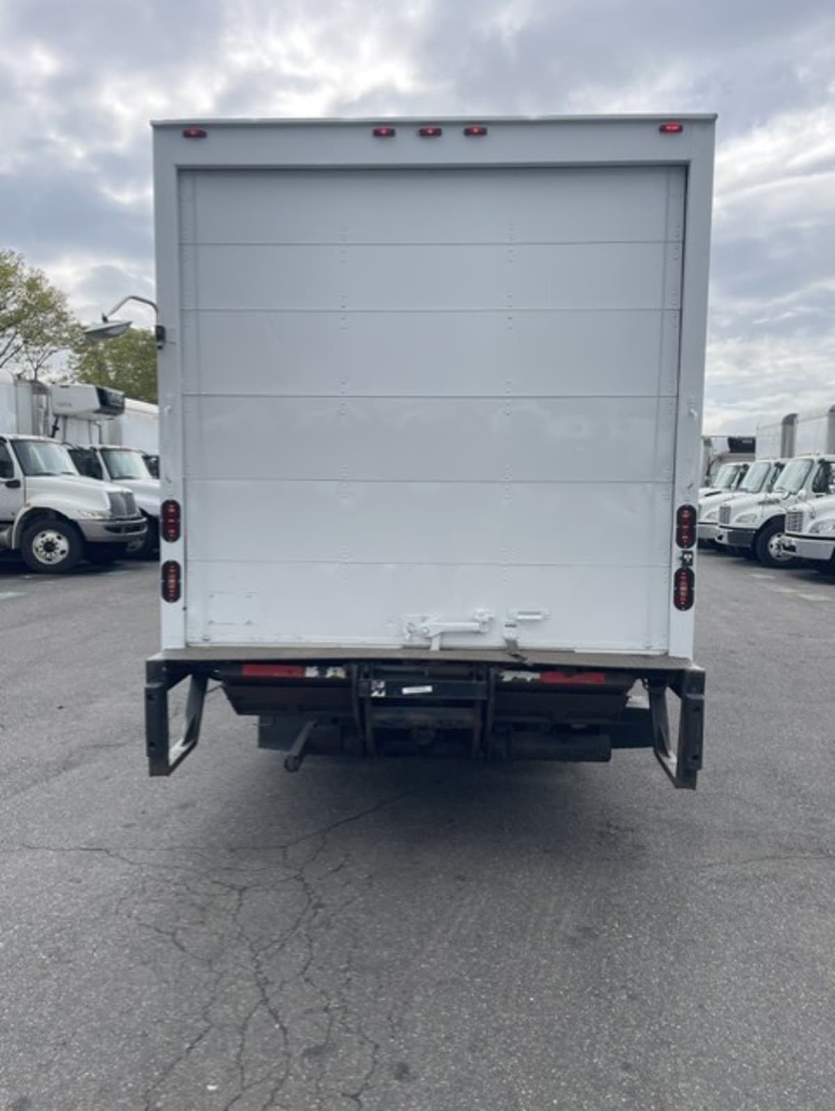 2018 Isuzu NPR HD 777025