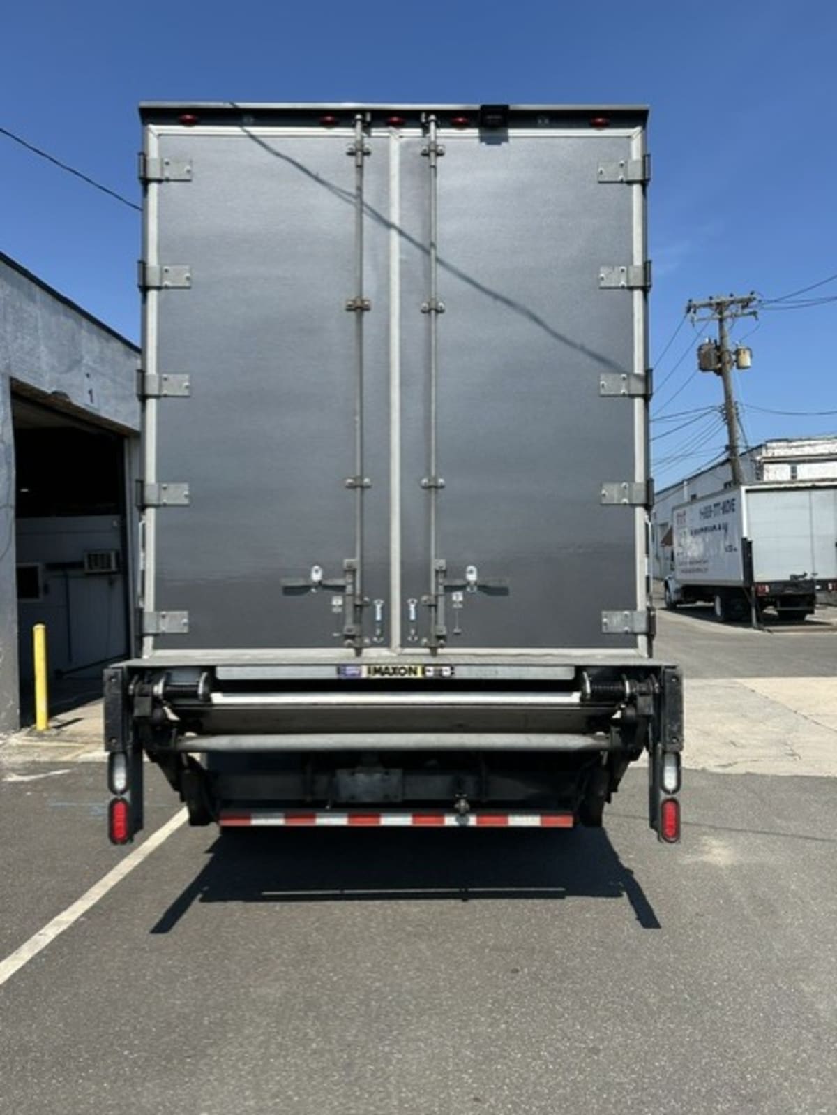2018 Isuzu FTR in Farmingdale, NY — photo 5
