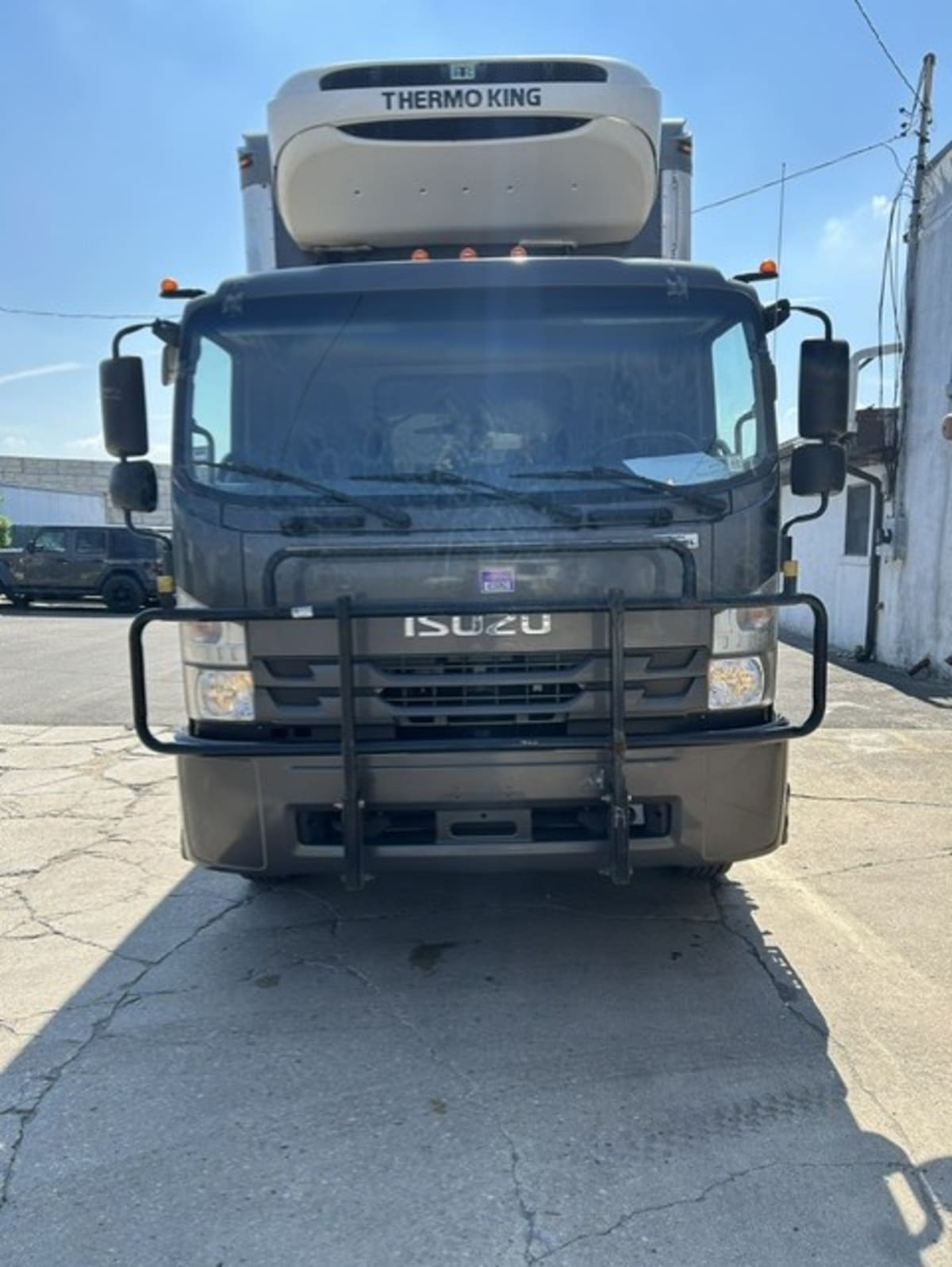 2018 Isuzu FTR in Farmingdale, NY — photo 2