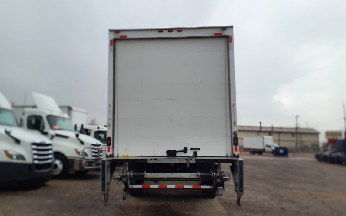 2018 Freightliner M2 106 - image 5