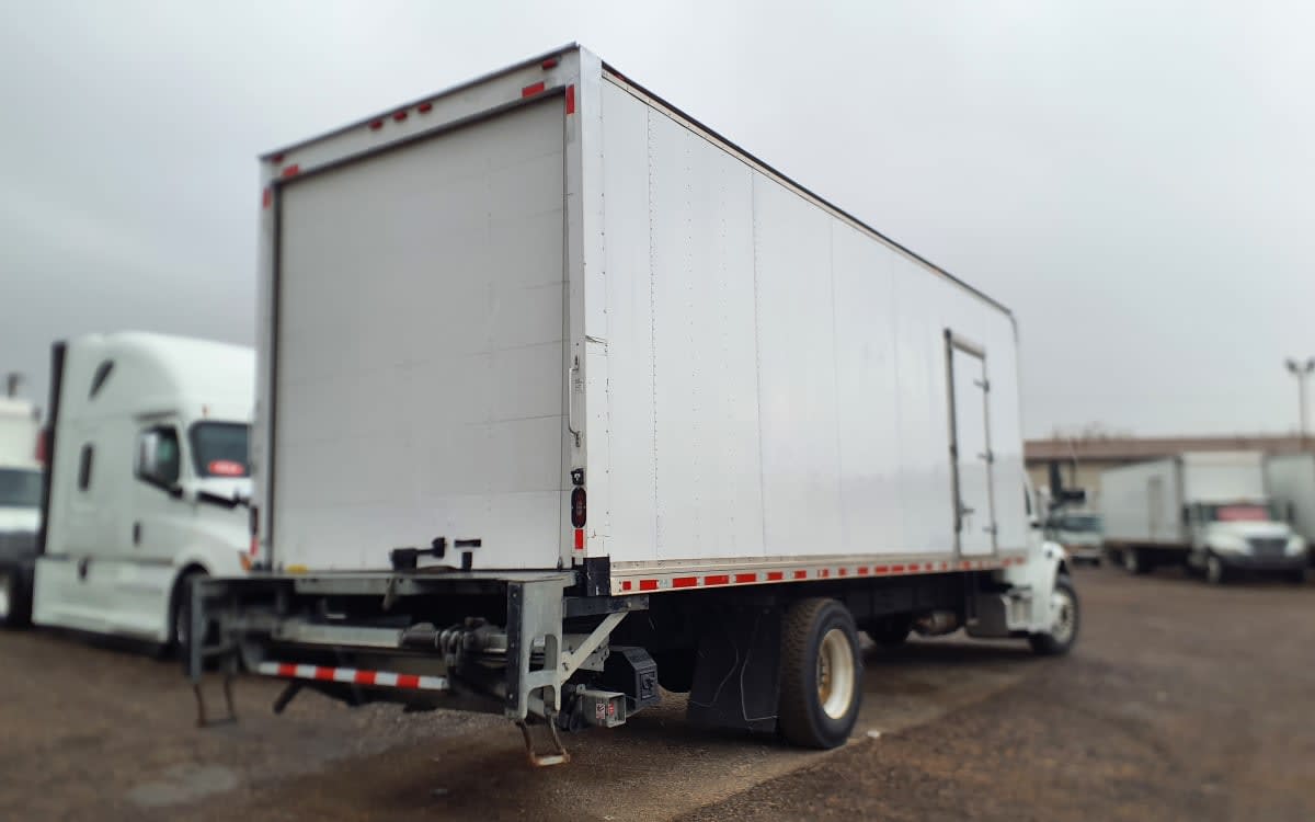 2018 Freightliner M2 106 - image 4