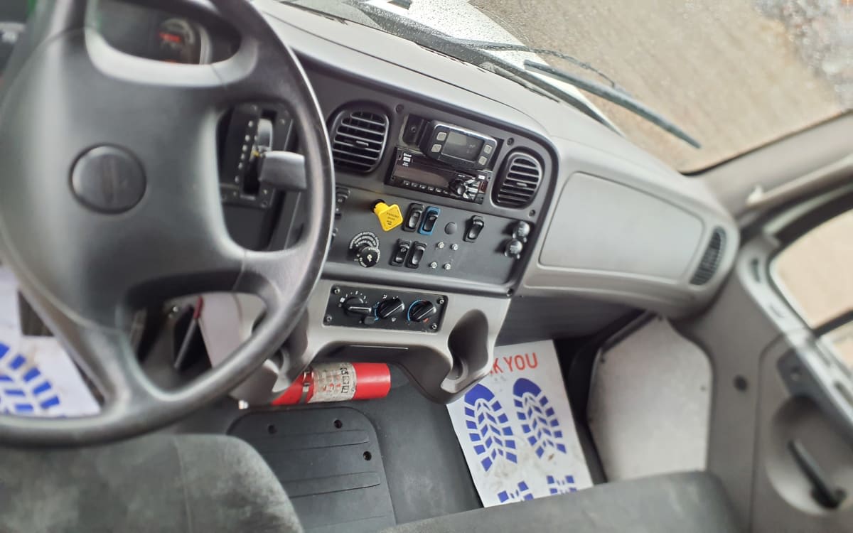 2018 Freightliner M2 106 - image 7