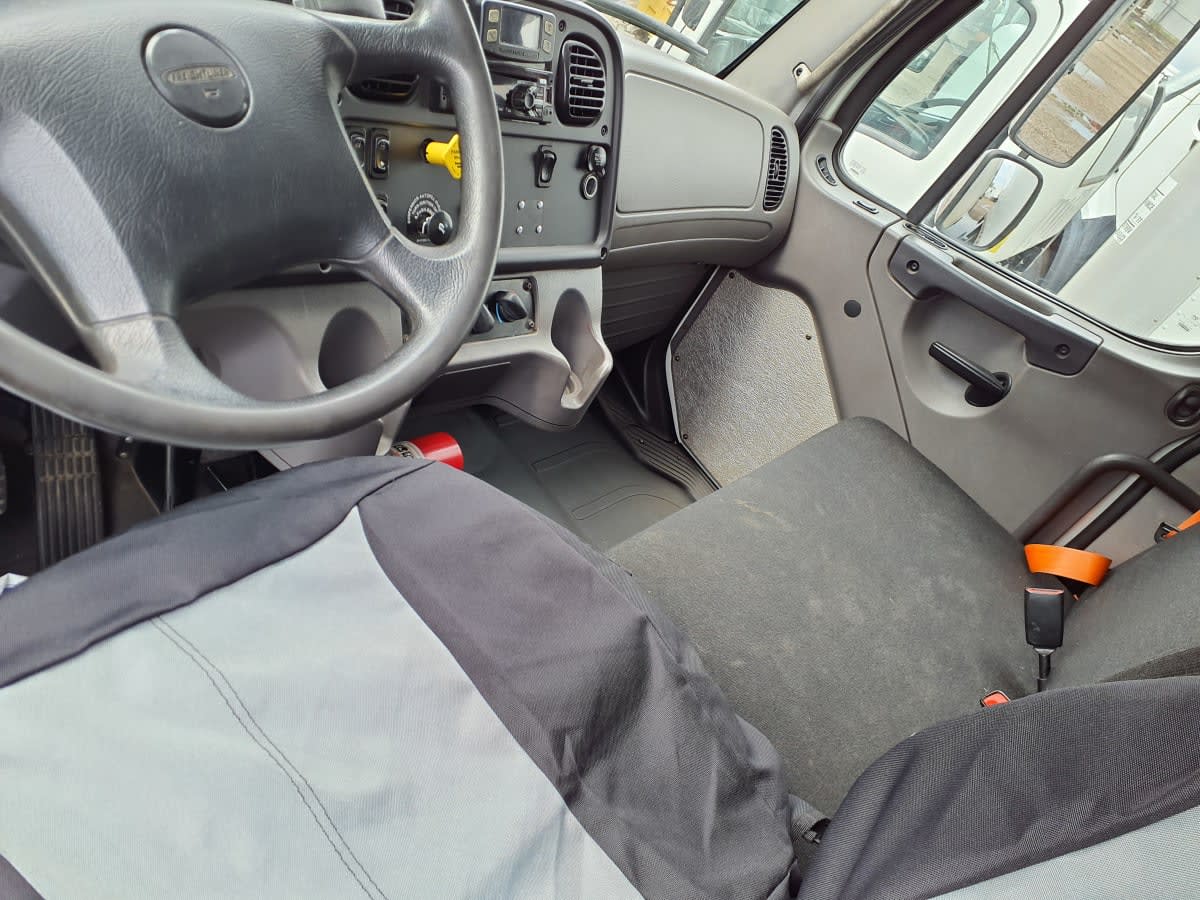 2018 Freightliner M2 106 779382