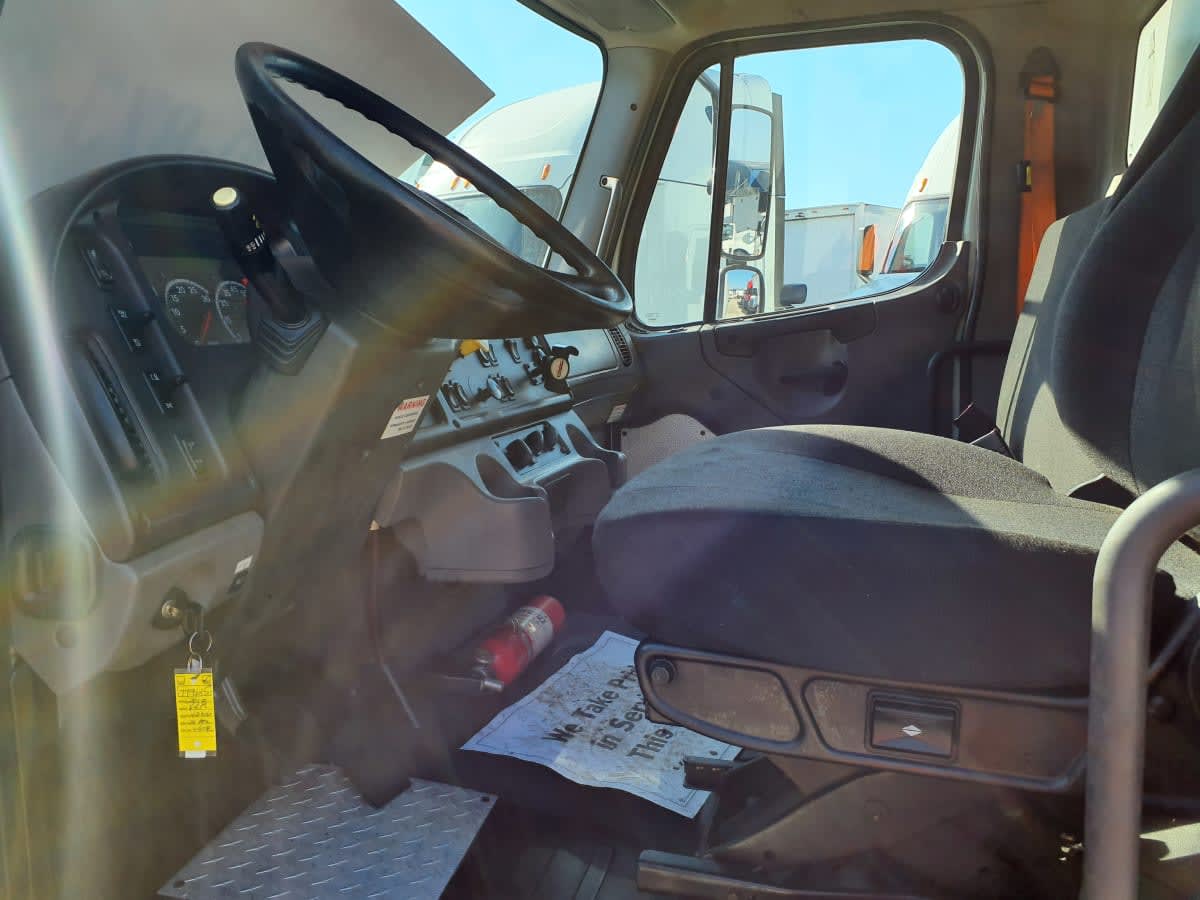 2018 Freightliner/Mercedes M2 106 779615