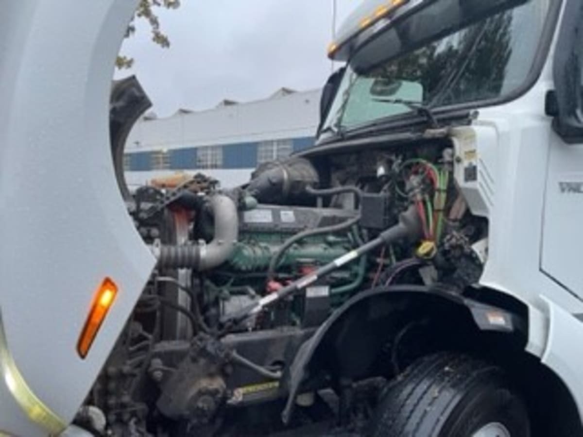 2019 Volvo VNL64T860 779621