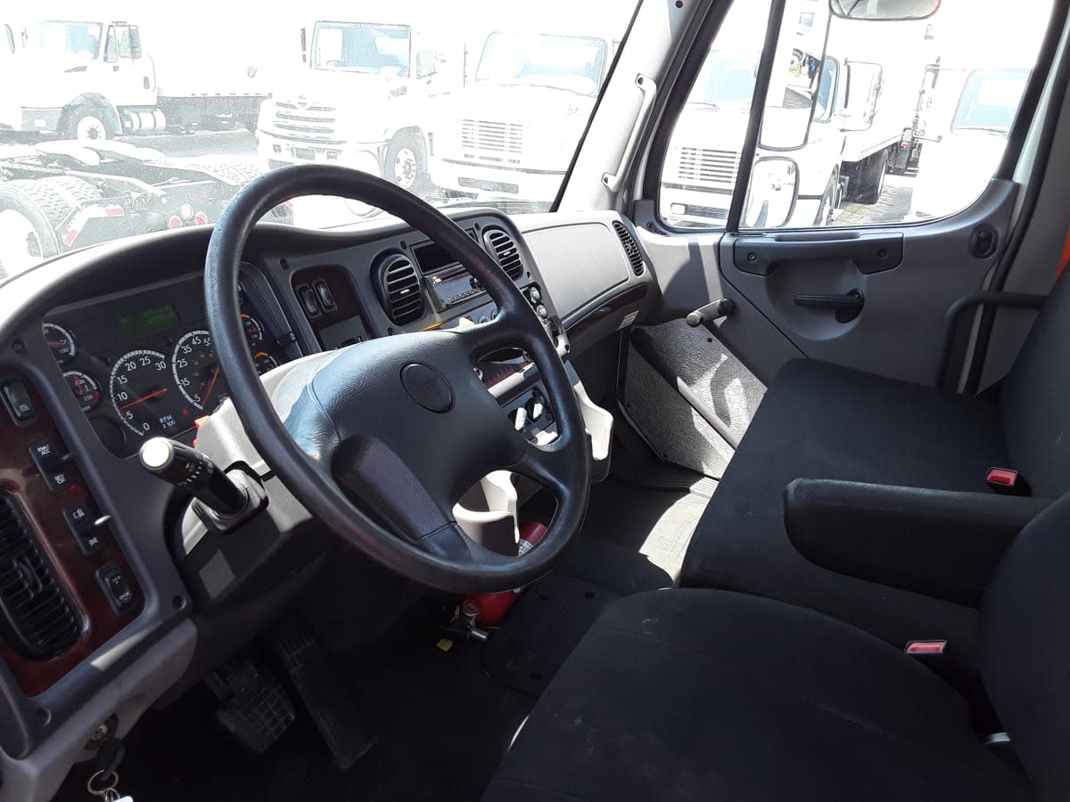 2018 Freightliner M2 106 779744