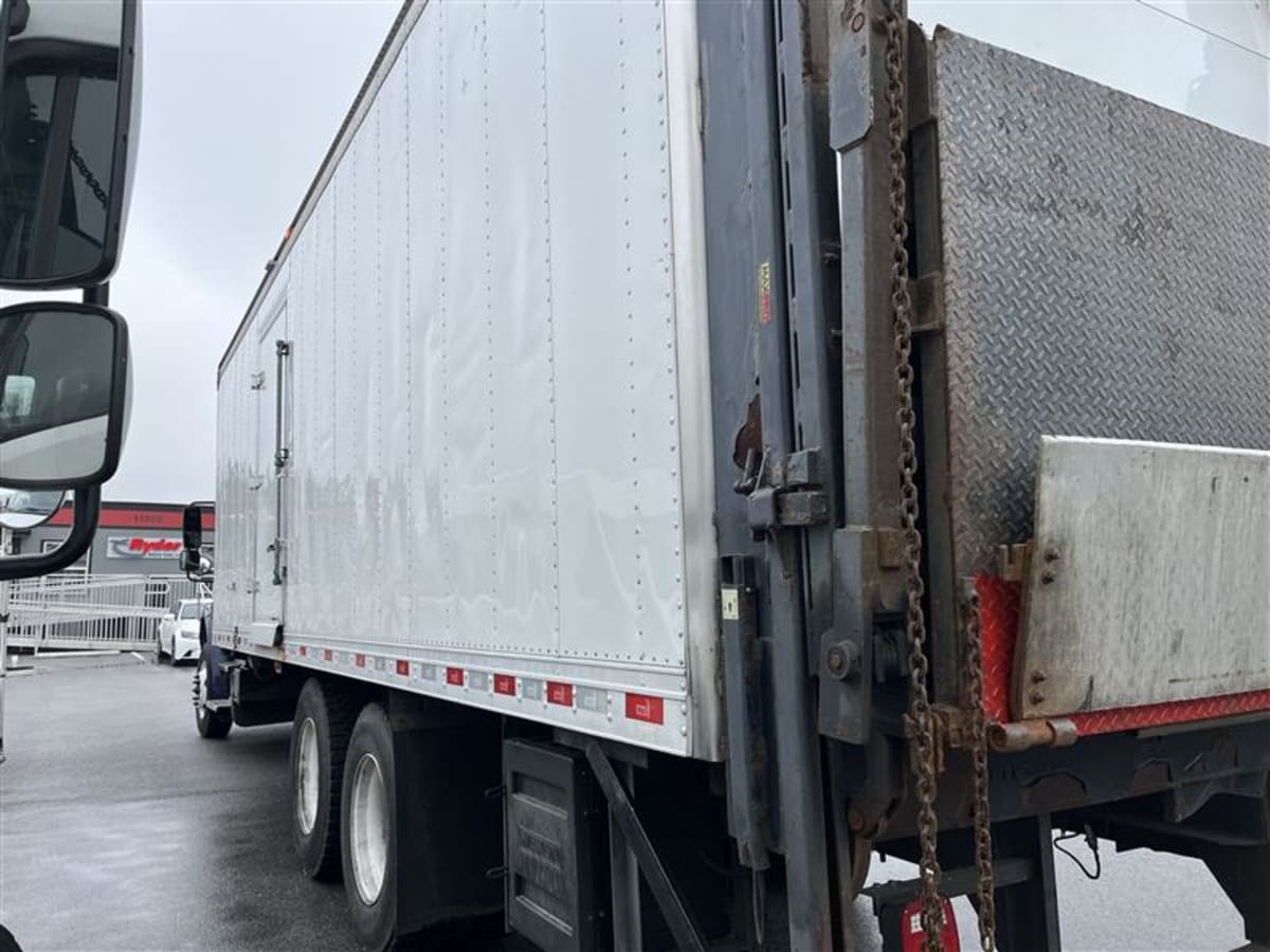 2018 Freightliner M2 106 - image 6