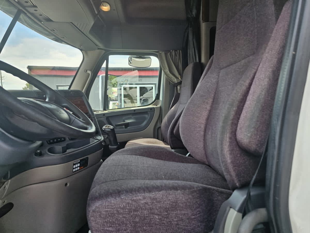 2018 Freightliner - image 7