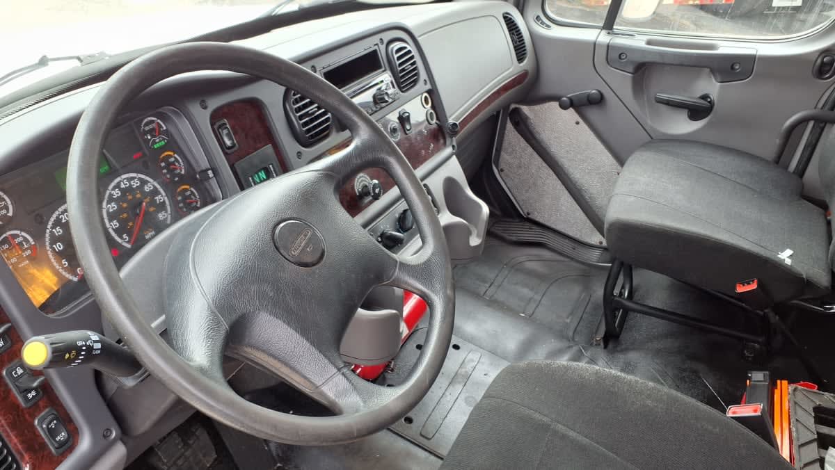 2018 Freightliner/Mercedes M2 106 780402