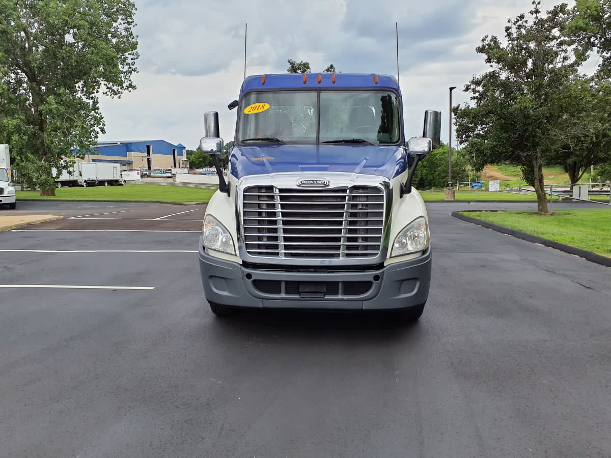 2018 Freightliner Cascadia in O'fallon, MO — photo 2