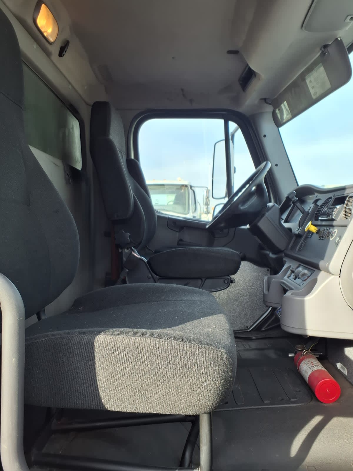2018 Freightliner/Mercedes M2 106 781650