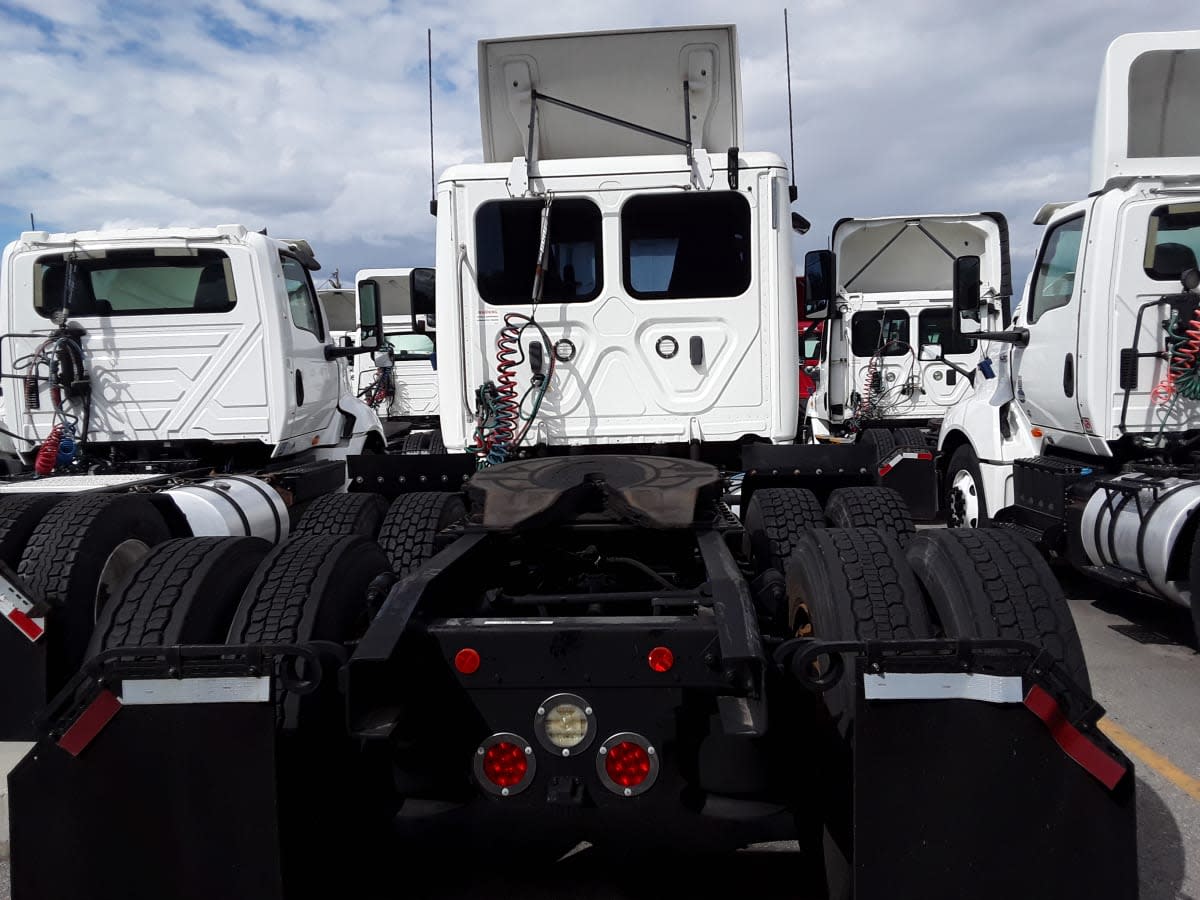 2018 Freightliner Cascadia in Montebello, CA — photo 5