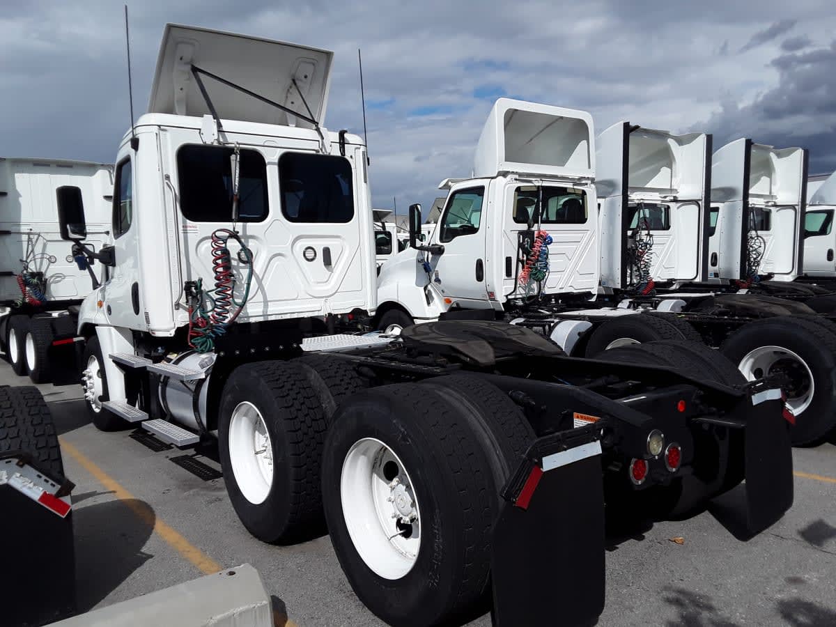 2018 Freightliner Cascadia in Montebello, CA — photo 6