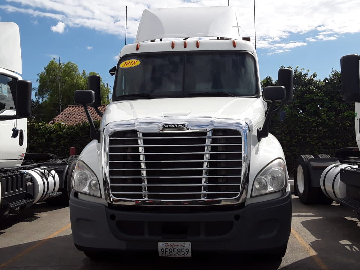 2018 Freightliner Cascadia in Montebello, CA — photo 2