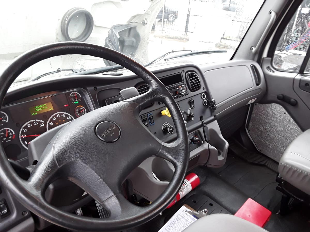 2018 Freightliner M2 106 in Dallas, TX — photo 7