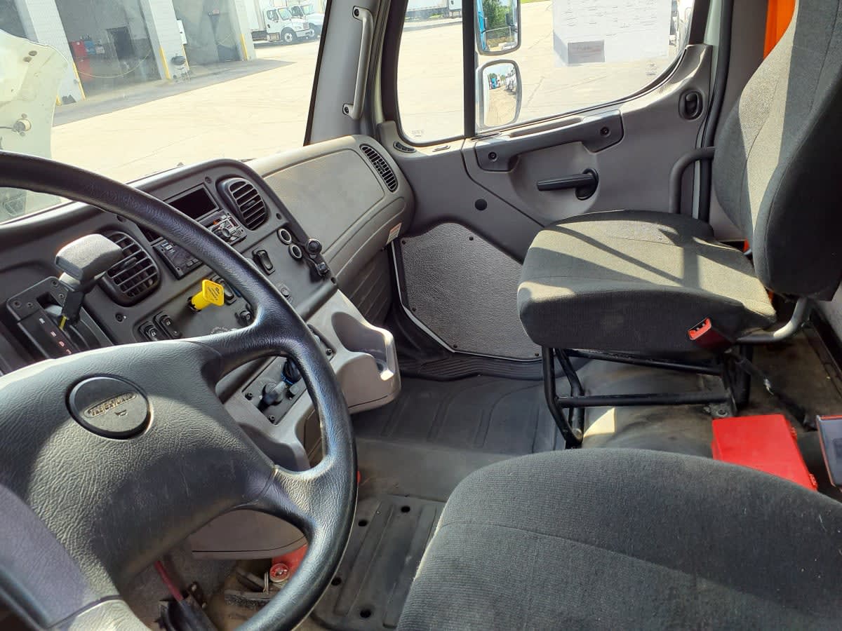 2018 Freightliner M2 106 in Oak Creek, WI — photo 7