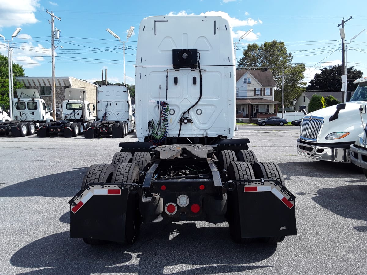 2018 Freightliner Cascadia in Allentown, PA — photo 5