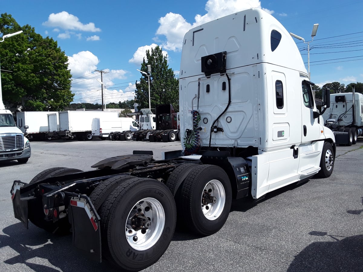 2018 Freightliner Cascadia in Allentown, PA — photo 4