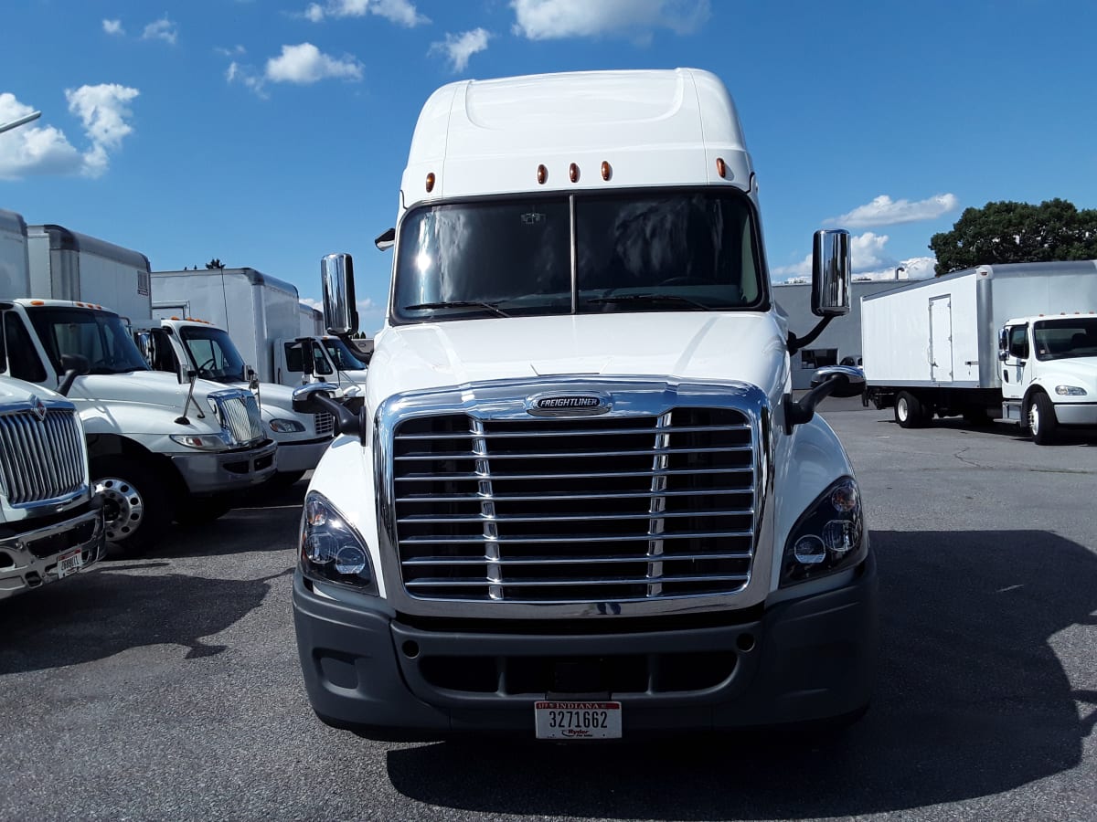 2018 Freightliner Cascadia in Allentown, PA — photo 2