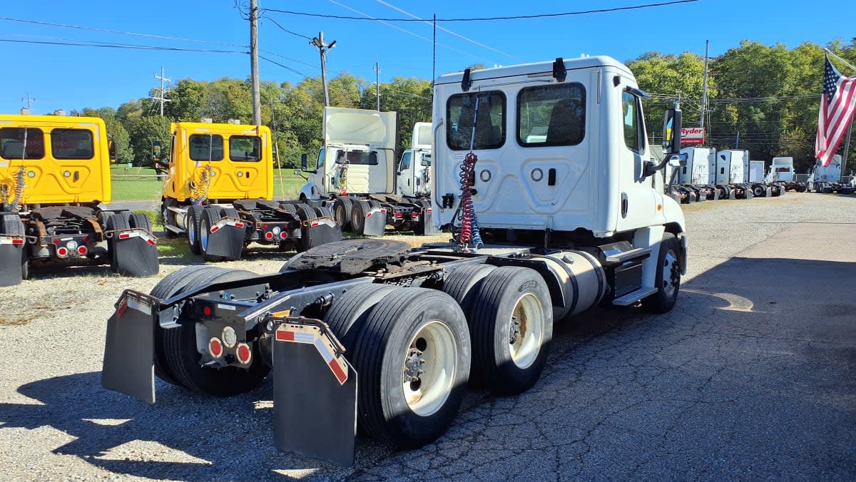 2018 Freightliner Cascadia in West Chester, OH — photo 4
