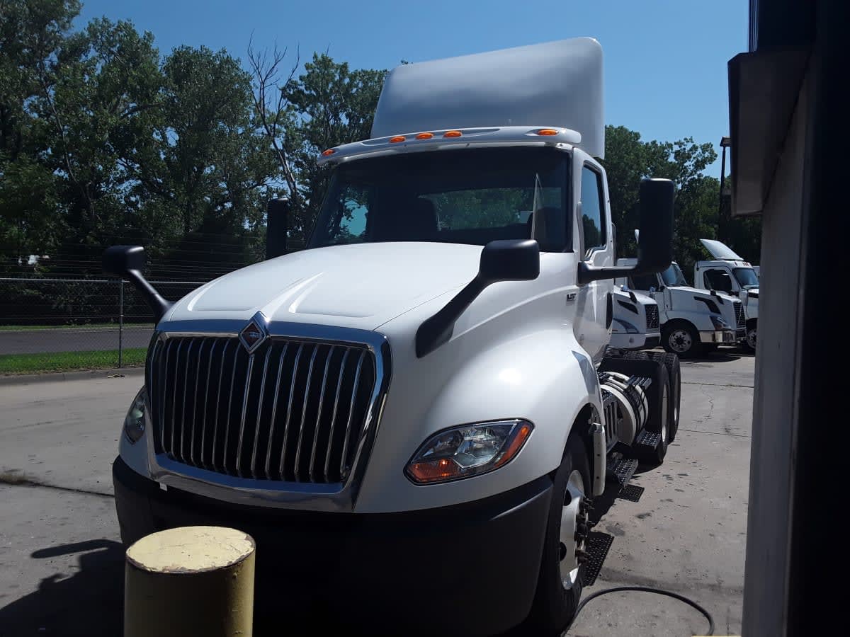 2018 Navistar International LT625 DAYCAB T/A 783861