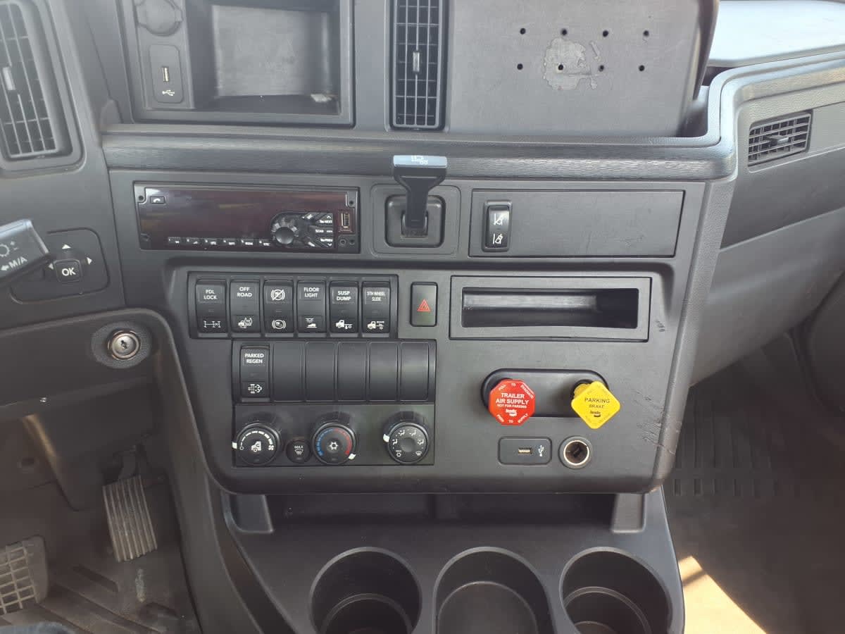 2018 International - image 12