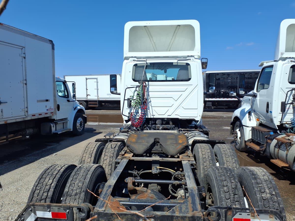 2018 International - image 5