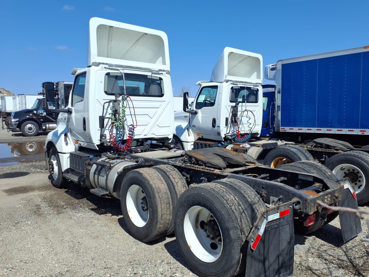 2018 International - image 6