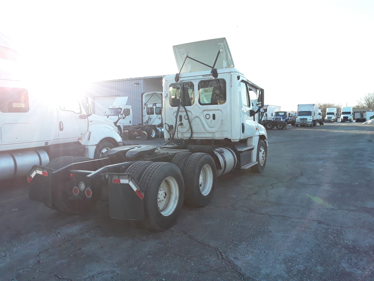 2018 Freightliner/Mercedes CASCADIA 125 784384