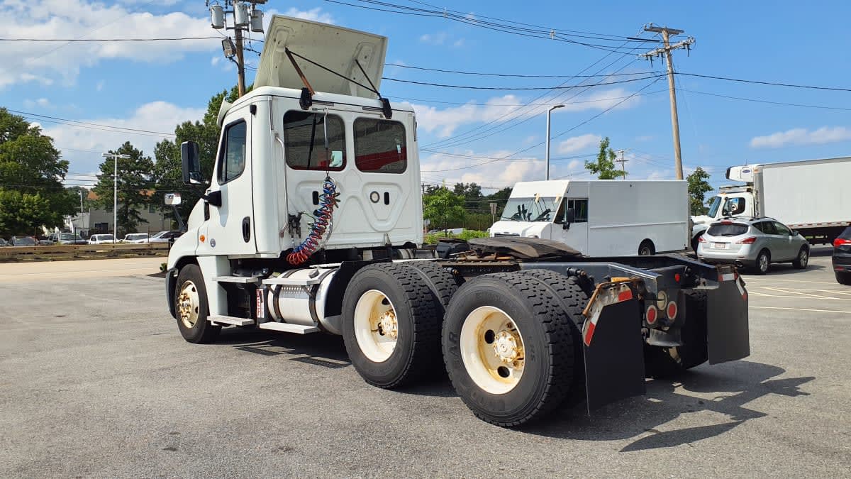 2018 Freightliner Cascadia in Norwood, MA — photo 6