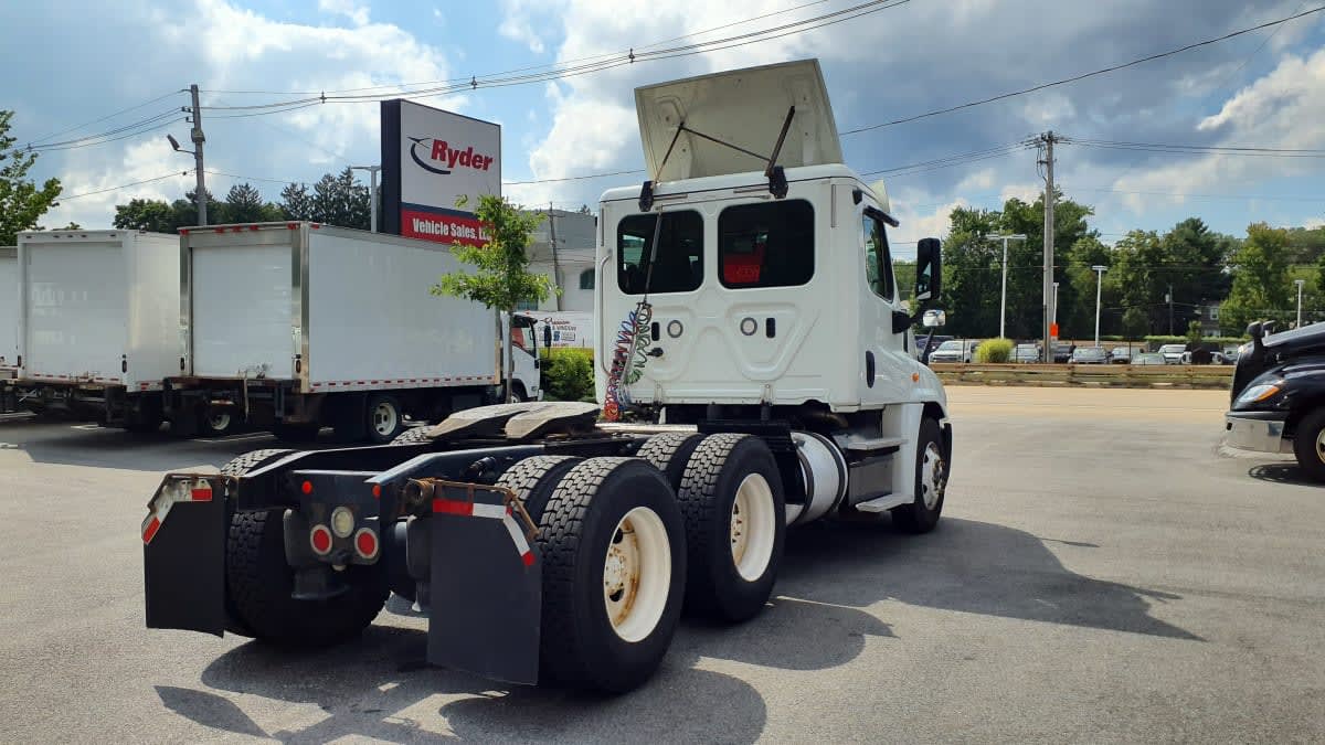 2018 Freightliner Cascadia in Norwood, MA — photo 4