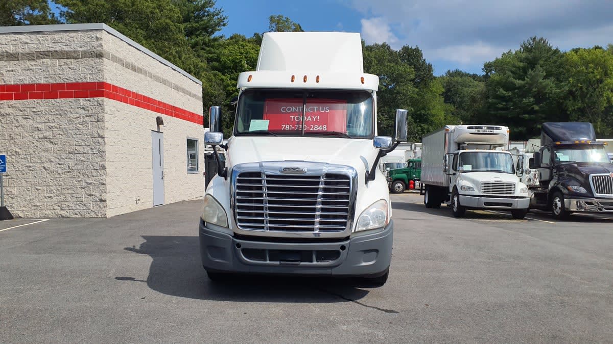 2018 Freightliner Cascadia in Norwood, MA — photo 2