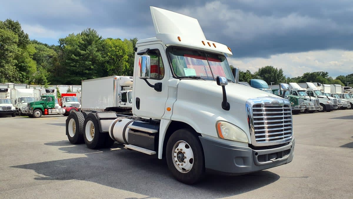 2018 Freightliner Cascadia in Norwood, MA — photo 3