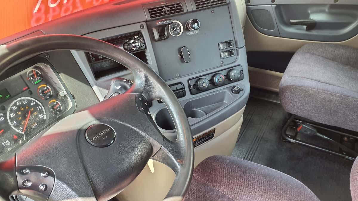 2018 Freightliner Cascadia in Norwood, MA — photo 7