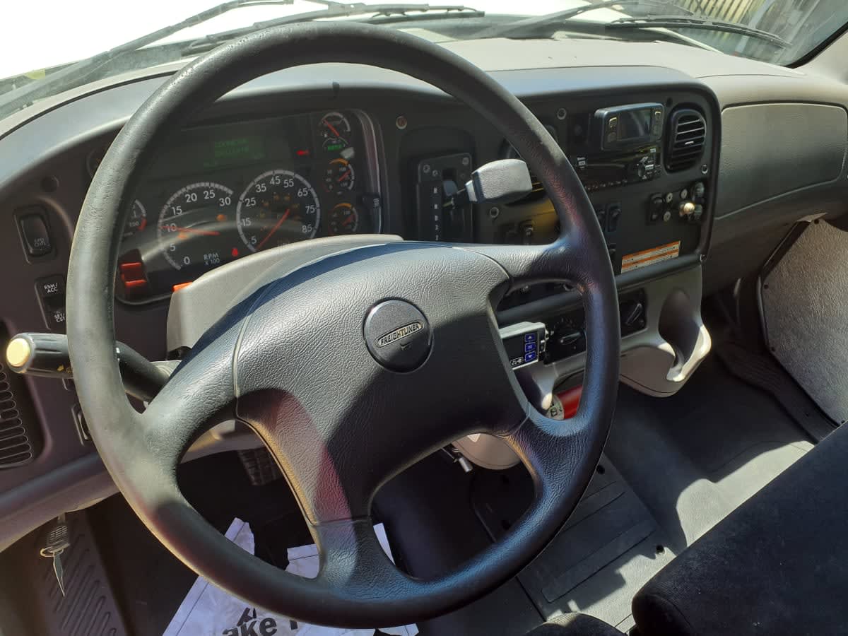2018 Freightliner M2 106 in Converse, TX — photo 8