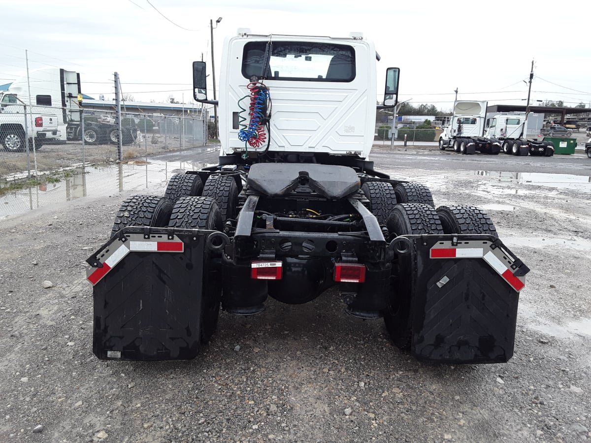 2018 Navistar International LT625 DAYCAB T/A 784725