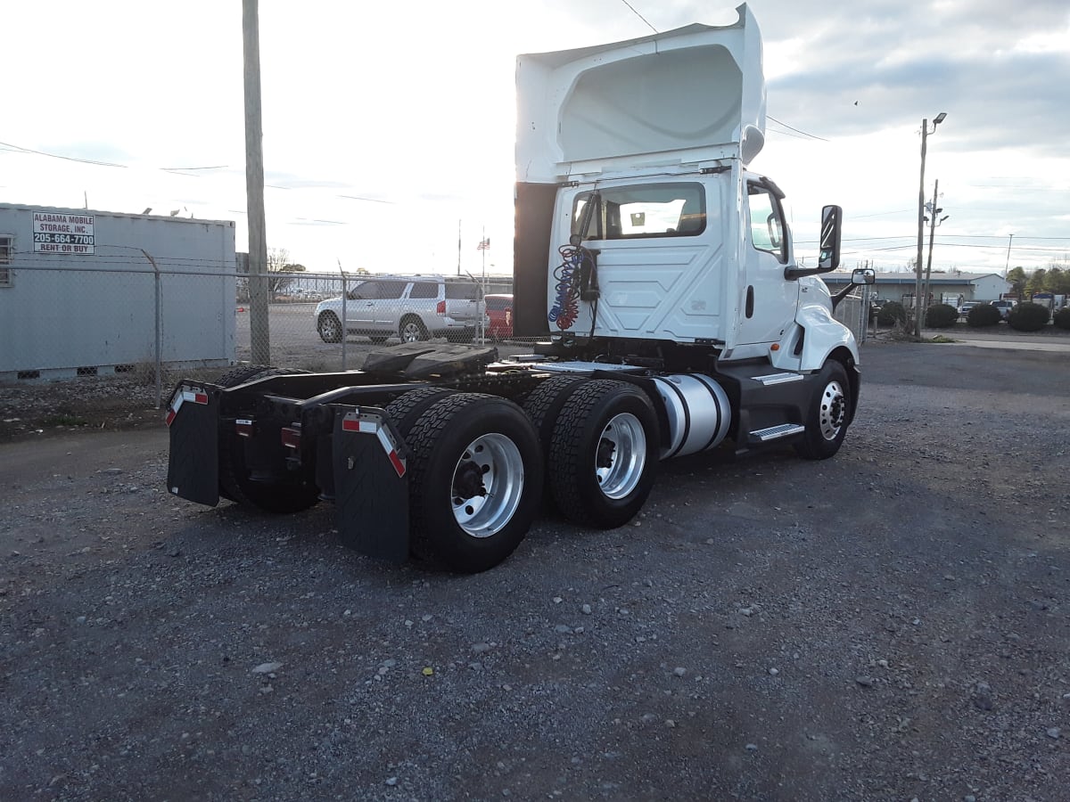 2018 Navistar International LT625 DAYCAB T/A 784725