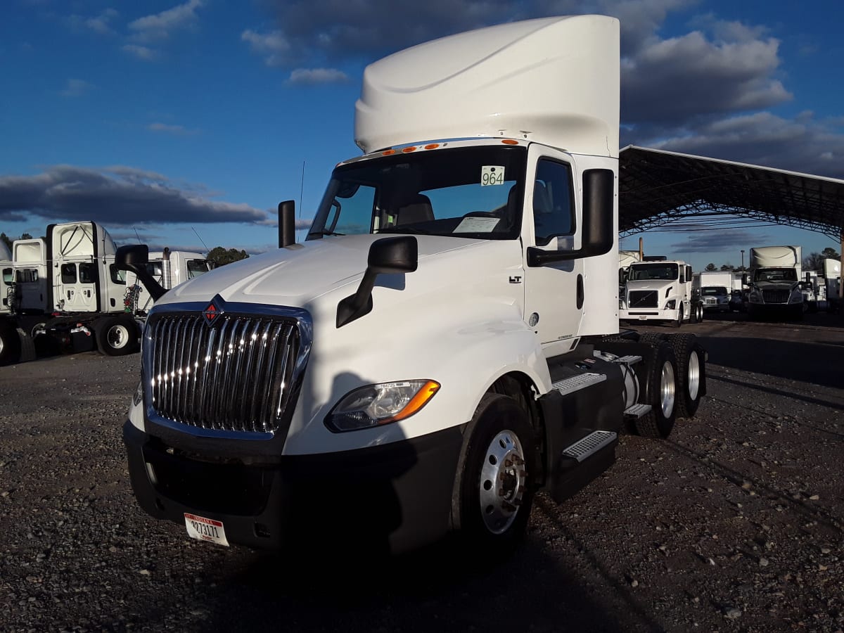 2018 Navistar International LT625 DAYCAB T/A 784725